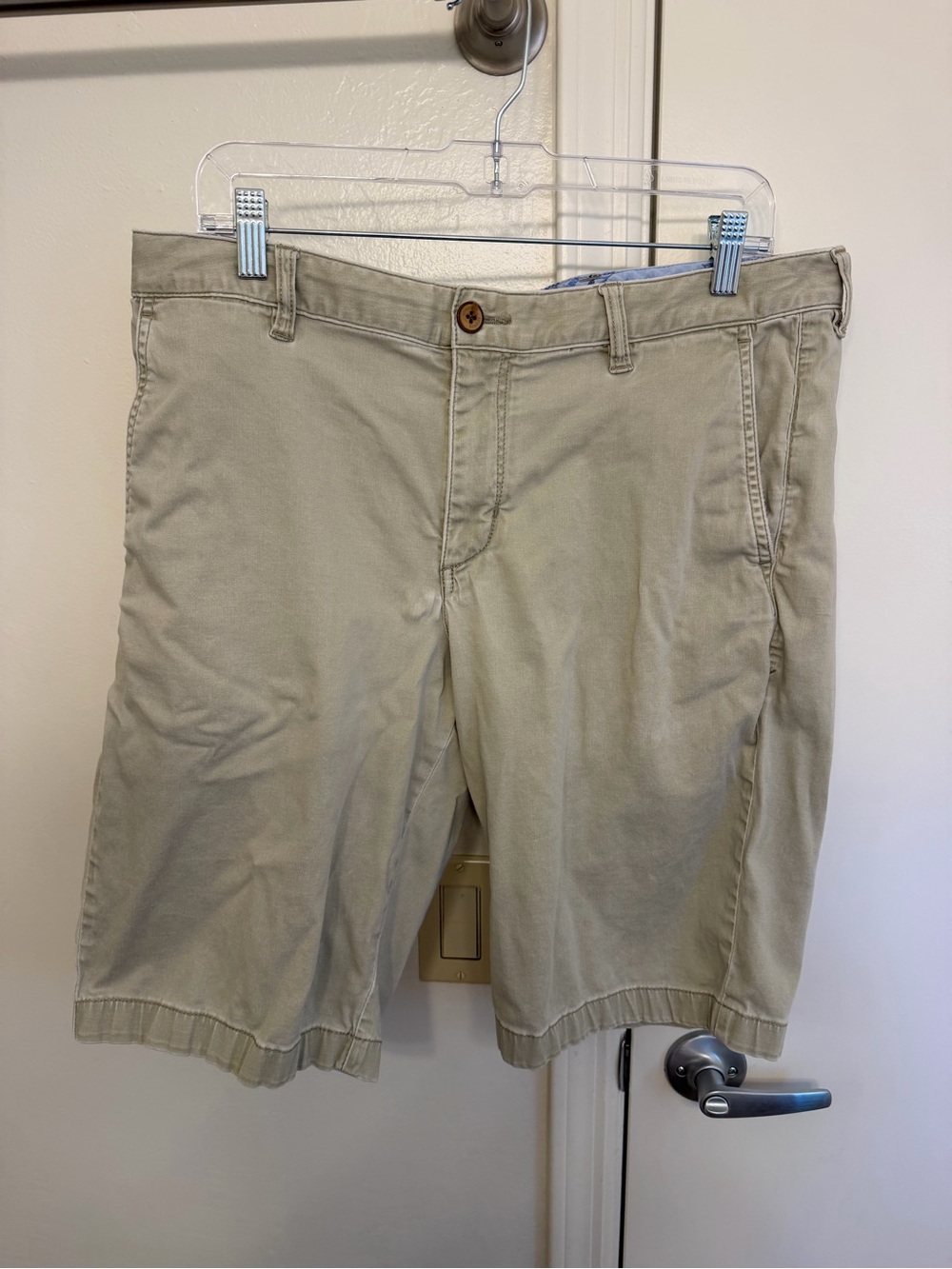 Tommy Bahama Khaki Men's Shorts Size 34 - Picture 1 of 6